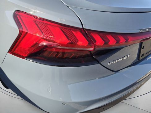Used 2023 Audi e-tron GT Premium Plus image 7