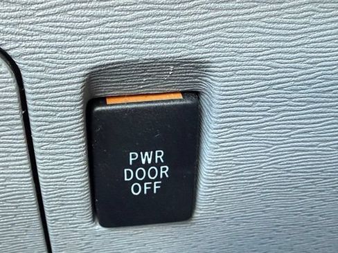 Used 2014 Toyota Sienna LE FWD image 22