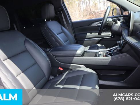 Used 2025 Chevrolet Traverse LT image 28