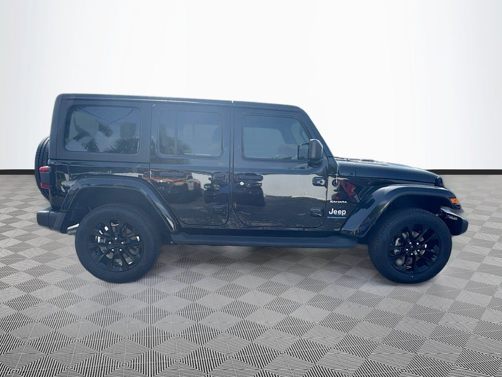 Used 2023 Jeep Wrangler Unlimited Sahara w/ Cold Weather Group AWD/4WD image 5