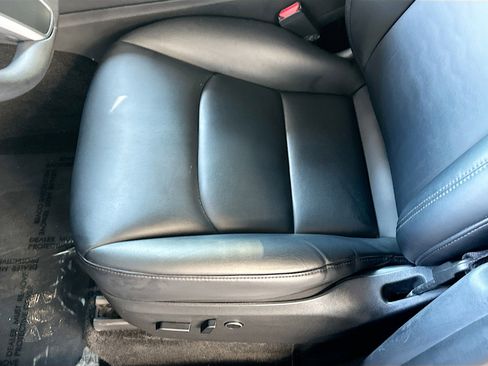 Used 2022 Tesla Model Y Long Range image 18