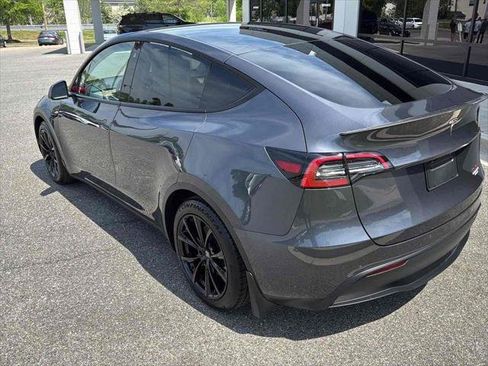 Used 2022 Tesla Model Y Performance image 6