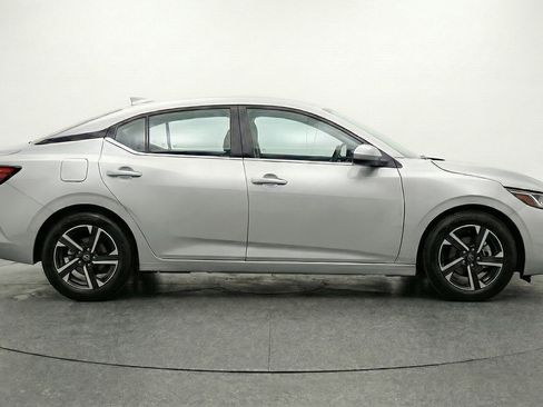 Used 2025 Nissan Sentra SV FWD image 8