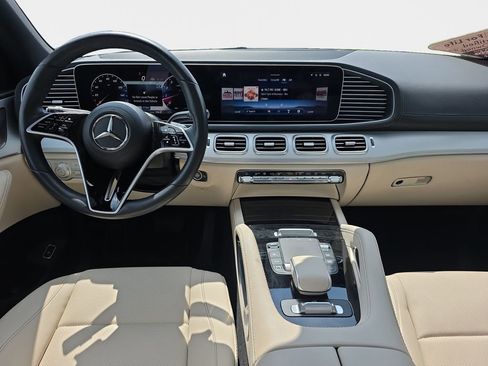 Used 2025 Mercedes-Benz GLS 450 4MATIC image 15