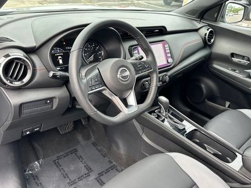 Used 2023 Nissan Kicks SR w/ SR Premium Package FWD image 34