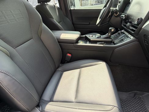 Used 2025 Lexus GX 550 AWD/4WD image 45
