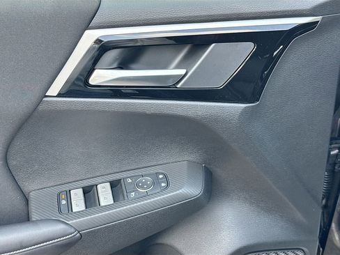 Used 2025 Mitsubishi Outlander ES FWD image 19
