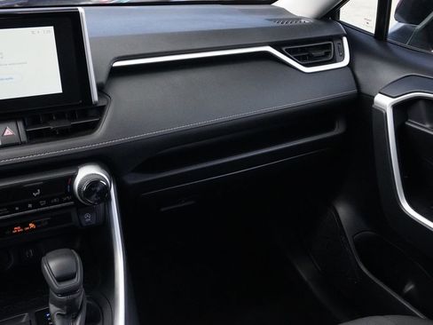 Used 2025 Toyota RAV4 XLE AWD/4WD image 25
