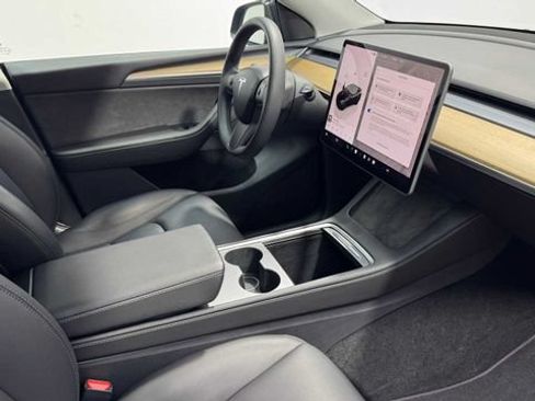Used 2023 Tesla Model Y Long Range AWD/4WD image 12