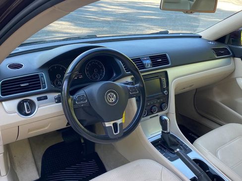Used 2013 Volkswagen Passat 2.5 SE FWD image 12