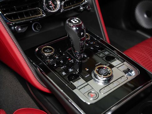 Used 2020 Bentley Flying Spur W12 image 53