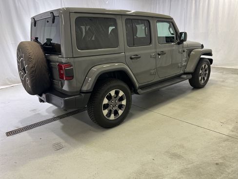 Used 2019 Jeep Wrangler Unlimited Sahara AWD/4WD image 11
