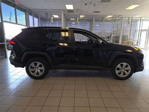 Used 2022 Toyota RAV4 LE image 9