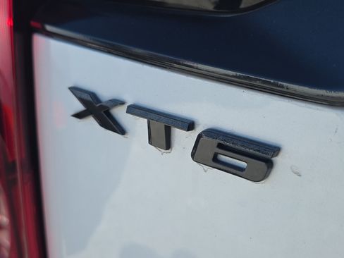 Used 2022 Cadillac XT6 Premium Luxury FWD image 7
