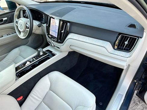 Used 2023 Volvo XC60 B5 Plus image 34