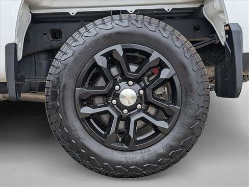 Used 2023 Chevrolet Silverado 1500 LT w/ Z71 Off-Road Package AWD/4WD image 22
