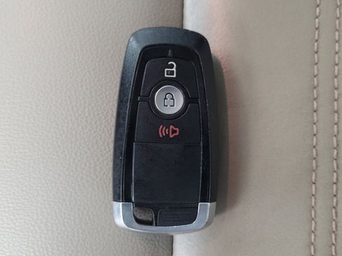 Used 2020 Ford EcoSport Titanium AWD/4WD image 32