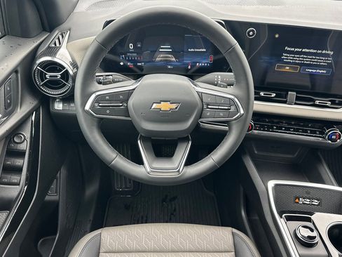New 2026 Chevrolet Equinox LT w/ Convenience Package II AWD/4WD image 16