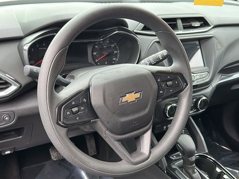 Used 2023 Chevrolet TrailBlazer LT FWD image 8