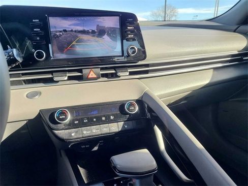 Used 2021 Hyundai Elantra SEL w/ Convenience + Premium Package image 29