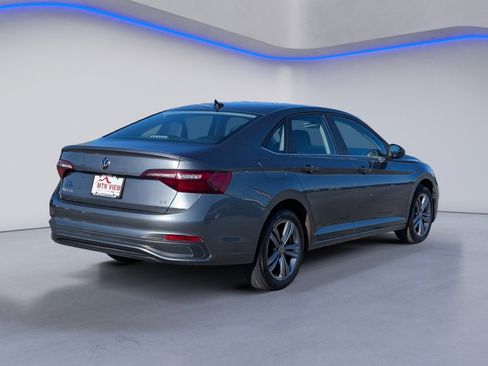 Used 2024 Volkswagen Jetta SE image 9