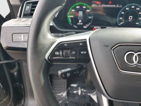 Used 2022 Audi e-tron Prestige image 23