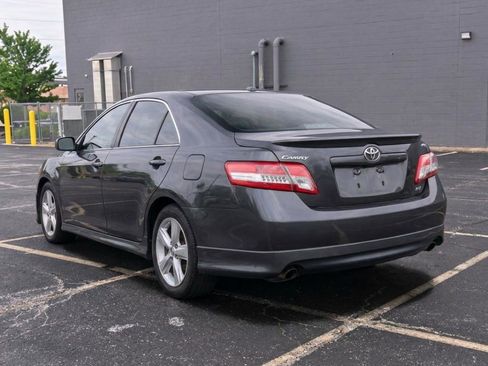 Used 2010 Toyota Camry SE FWD image 4