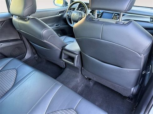 Used 2018 Toyota Camry SE image 24