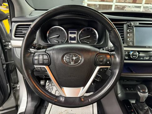 Used 2017 Toyota Highlander Limited AWD/4WD image 28