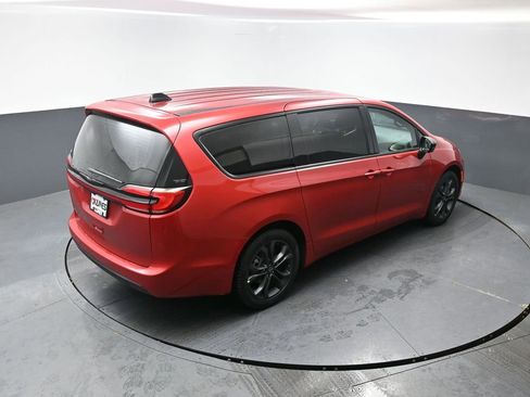New 2026 Chrysler Pacifica Select image 28
