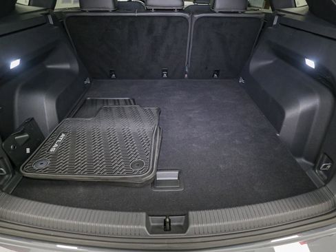 Used 2024 Volkswagen Atlas Cross Sport SEL R-Line image 17