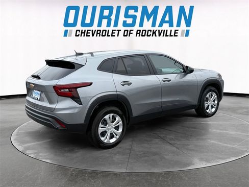 Used 2024 Chevrolet Trax LS w/ Driver Confidence Package image 6