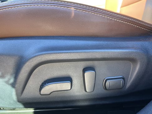 Used 2017 Subaru Outback 3.6R Touring image 39