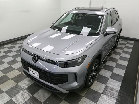 New 2026 Volkswagen Tiguan SE image 6