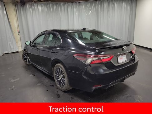 Used 2022 Toyota Camry SE image 6