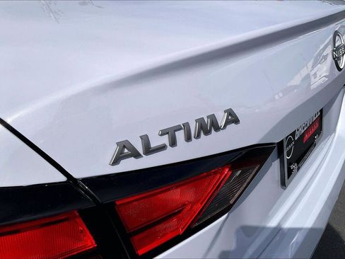New 2026 Nissan Altima 2.5 SR FWD image 13