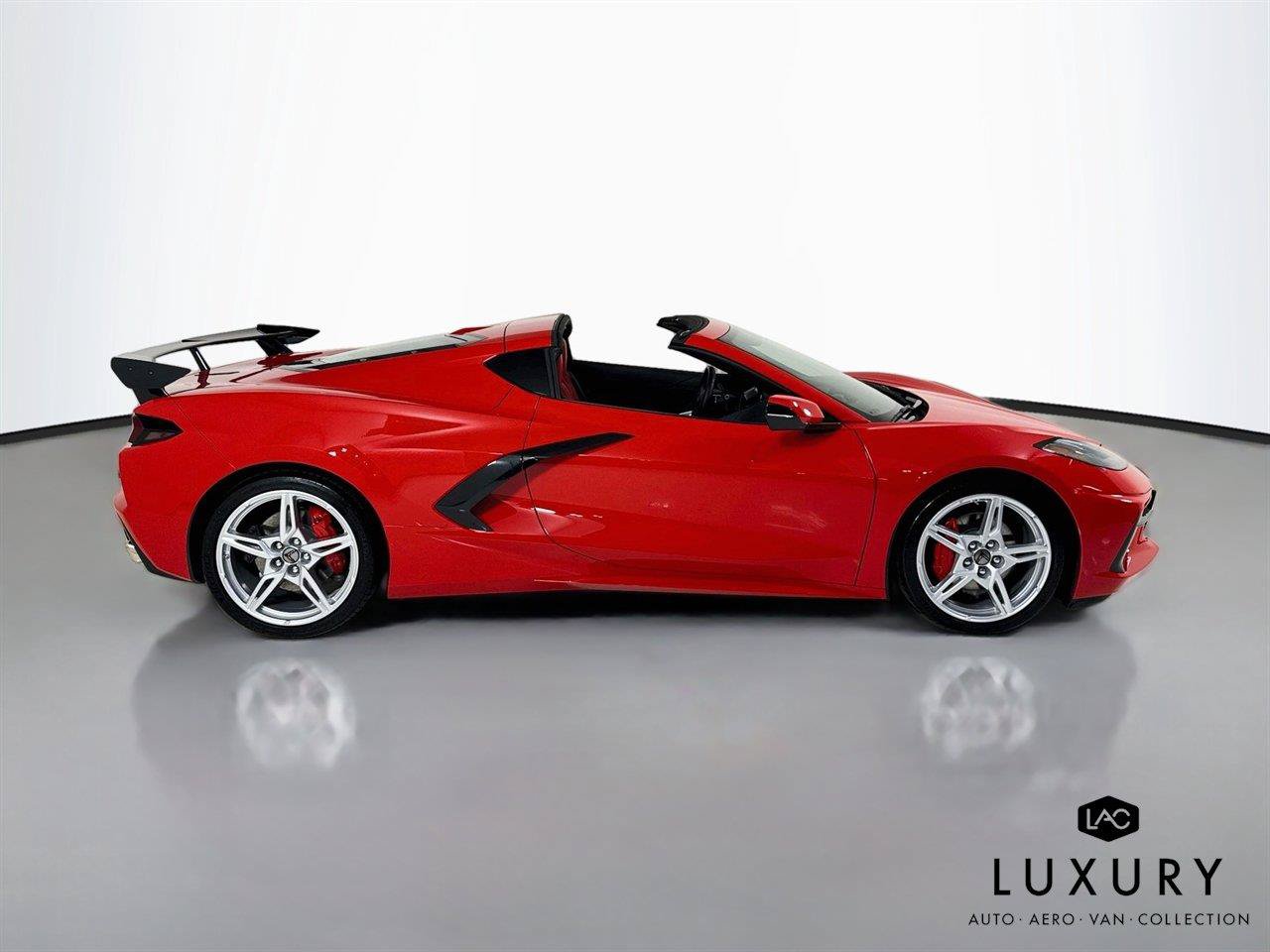 Used 2025 Chevrolet Corvette Stingray Coupe w/ 1LT RWD image 4