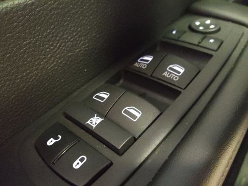 Used 2024 Chrysler Pacifica Touring FWD image 27
