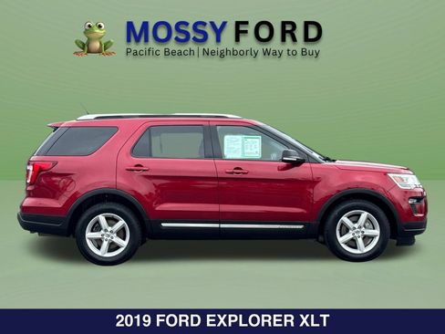 Used 2019 Ford Explorer XLT w/ Equipment Group 201A FWD image 4