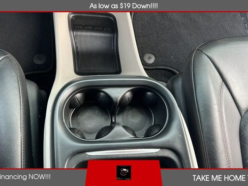 Used 2017 Chrysler Pacifica Touring-L FWD image 17