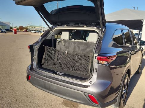 Used 2024 Toyota Highlander XLE image 23