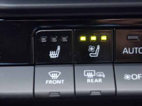 Used 2026 Toyota Crown Signia w/ Advanced Technology Package AWD/4WD image 5