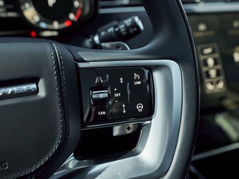 Used 2025 Land Rover Range Rover Long Wheelbase Autobiography image 61