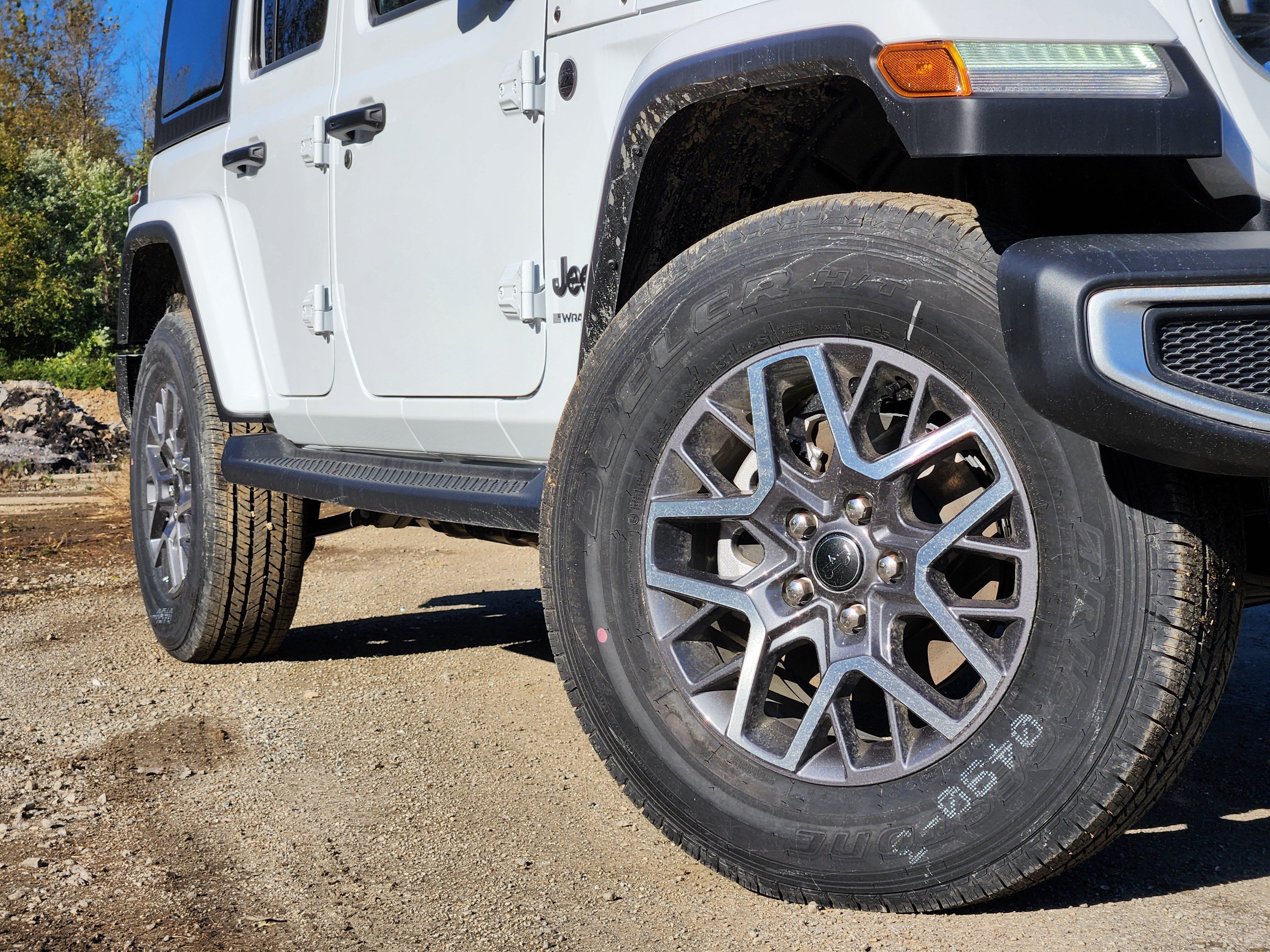 New 2025 Jeep Wrangler Unlimited Sahara AWD/4WD image 23