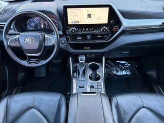Used 2023 Toyota Highlander Platinum AWD/4WD video 3