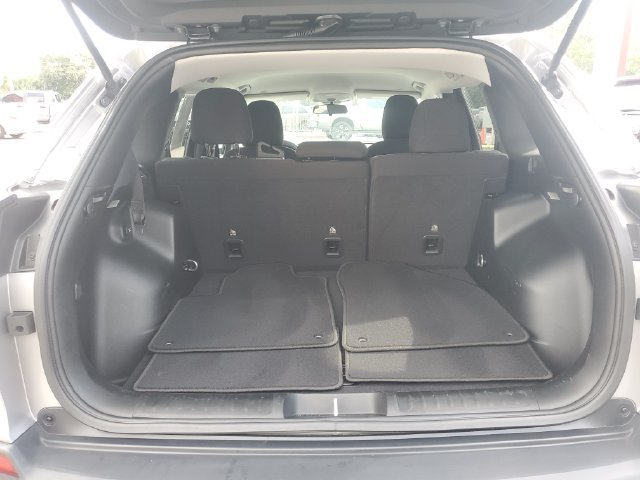 Used 2019 Jeep Cherokee Latitude w/ Popular Appearance Group FWD image 6