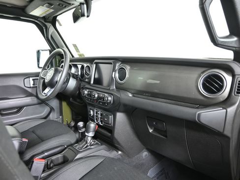 Used 2023 Jeep Wrangler Unlimited Sahara AWD/4WD image 16