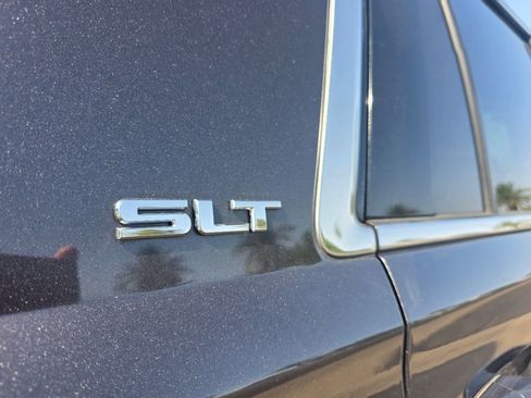 Used 2018 GMC Yukon SLT AWD/4WD image 8