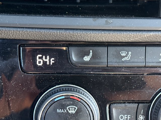 Used 2024 Volkswagen Jetta SE w/ Panoramic Sunroof Package FWD image 32