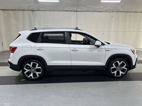 Used 2023 Volkswagen Taos SEL AWD/4WD image 2